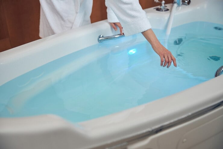 Clean-Hot-Tubs-water-enzymes-thehomesinfo